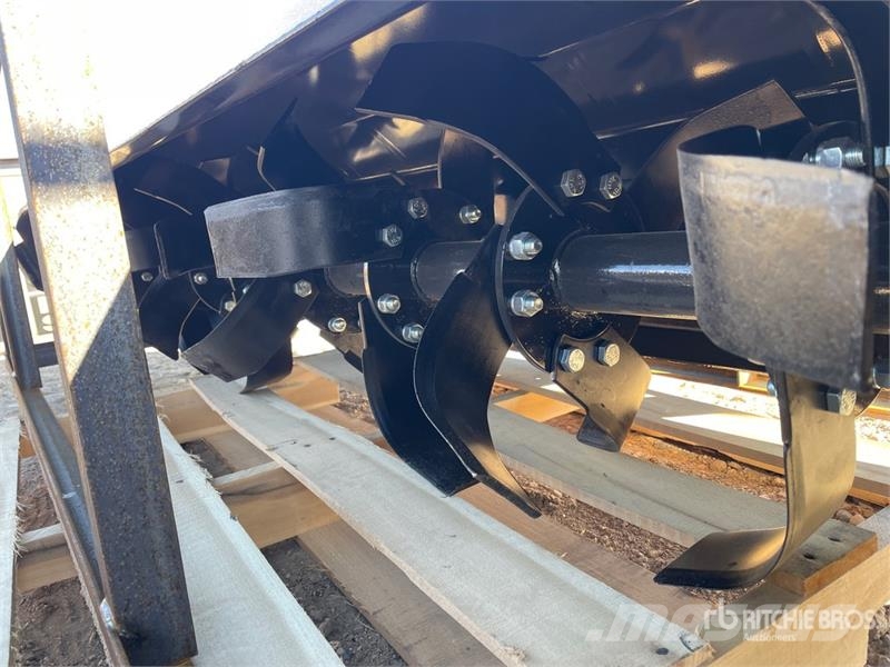 Mower King ECSSTR072 72 in Skid Steer Tiller (Unus Erpici rotanti e motozappe