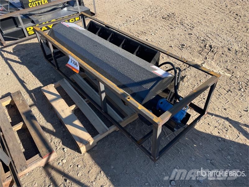 Mower King ECSSTR072 72 in Skid Steer Tiller (Unus Erpici rotanti e motozappe