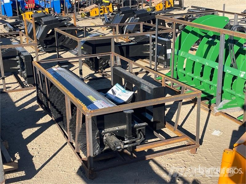 Mower King SSAB72 72 in Skid Steer Broom (Unused) فرش
