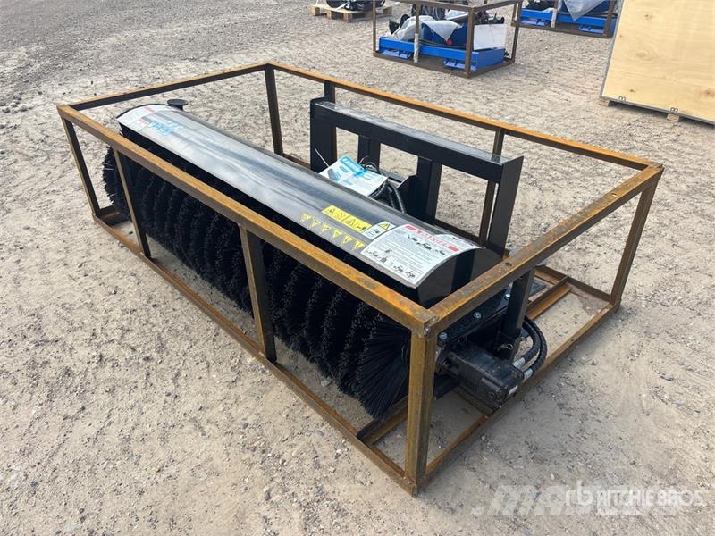 Mower King SSAB72 72 in Skid Steer Broom (Unused) Süpürgeler