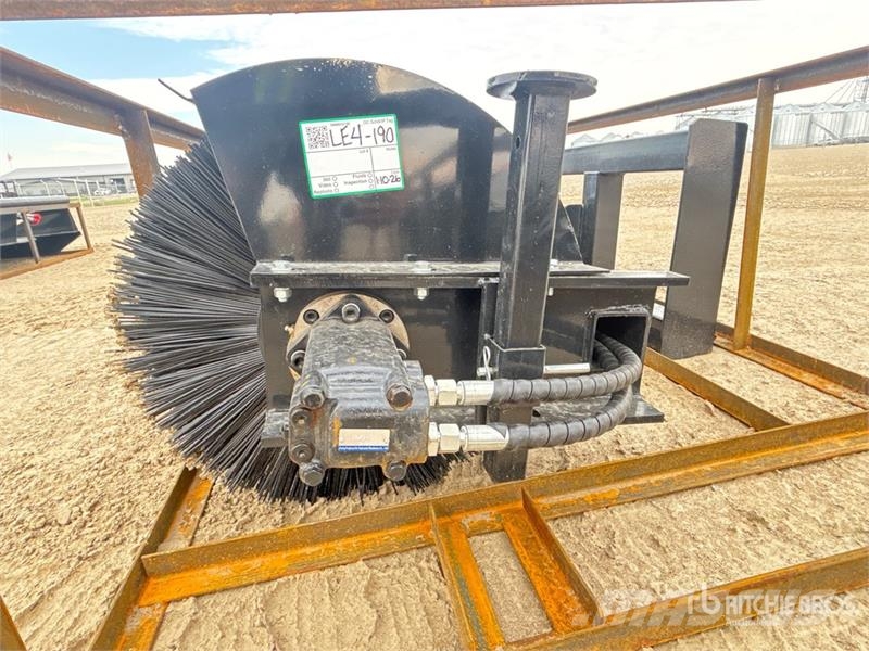 Mower King SSAB72 72 in Skid Steer Broom (Unused) Süpürgeler