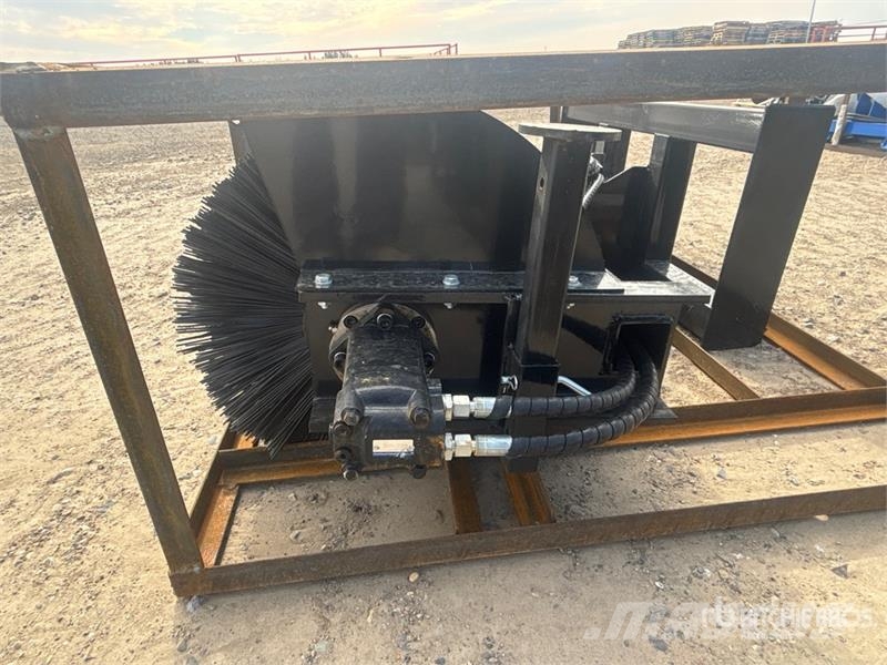 Mower King SSAB72 72 in Skid Steer Broom (Unused) Süpürgeler