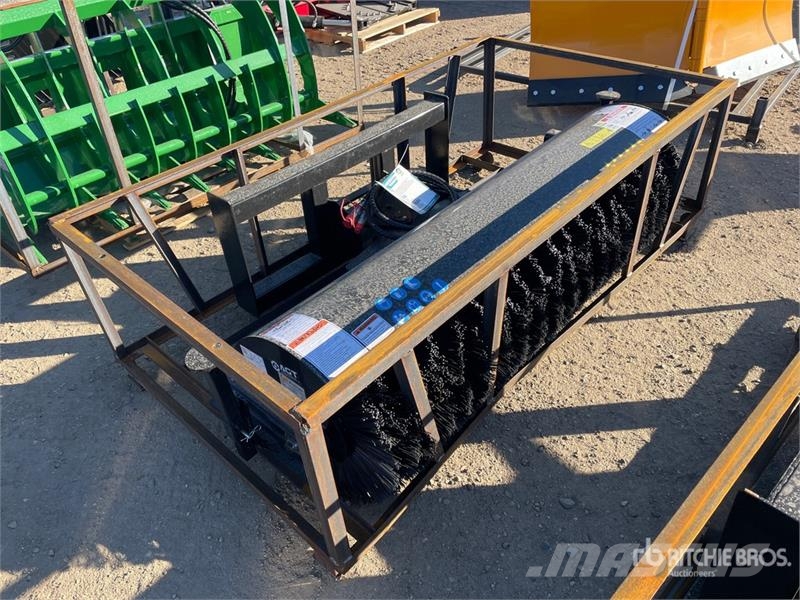 Mower King SSAB72 72 in Skid Steer Broom (Unused) فرش