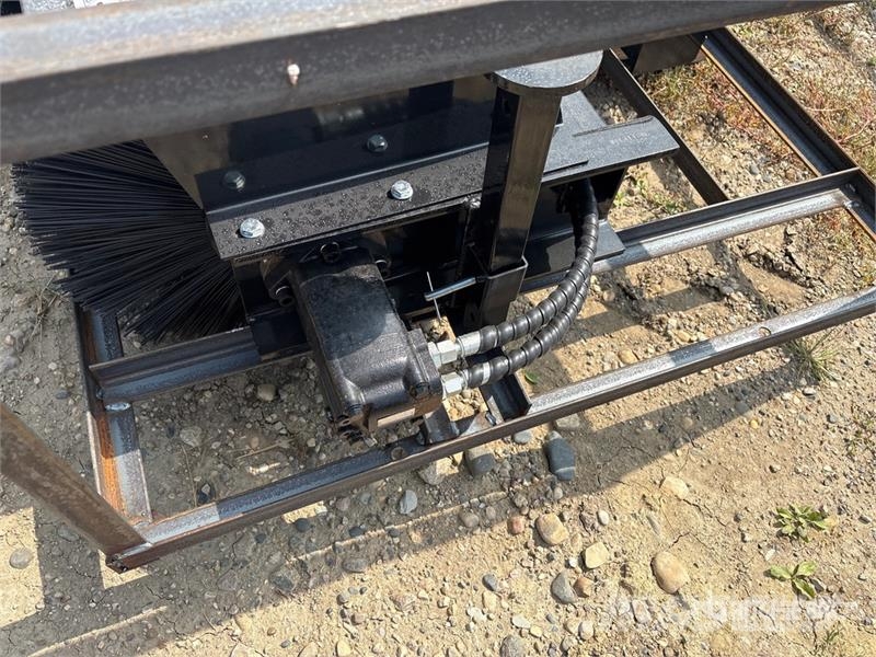 Mower King SSAB72 72 in Skid Steer Broom (Unused) Süpürgeler