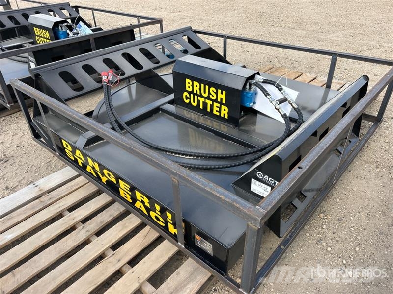 Mower King SSRC 72 in Skid Steer Brush Cutter (Unu 牽引式モア/芝刈り機