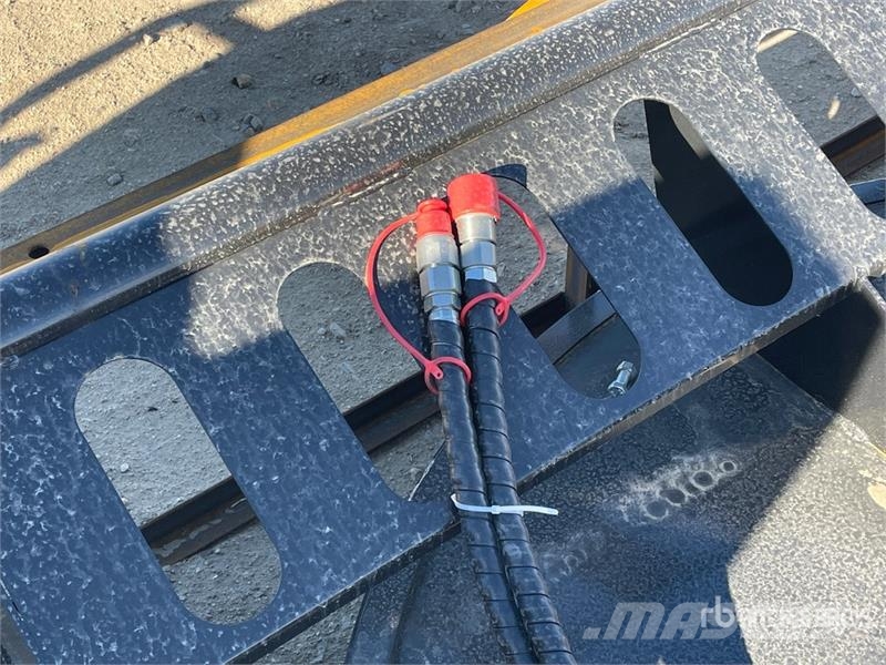 Mower King SSRC 72 in Skid Steer Brush Cutter (Unu Cortadores de relva montados e rebocados