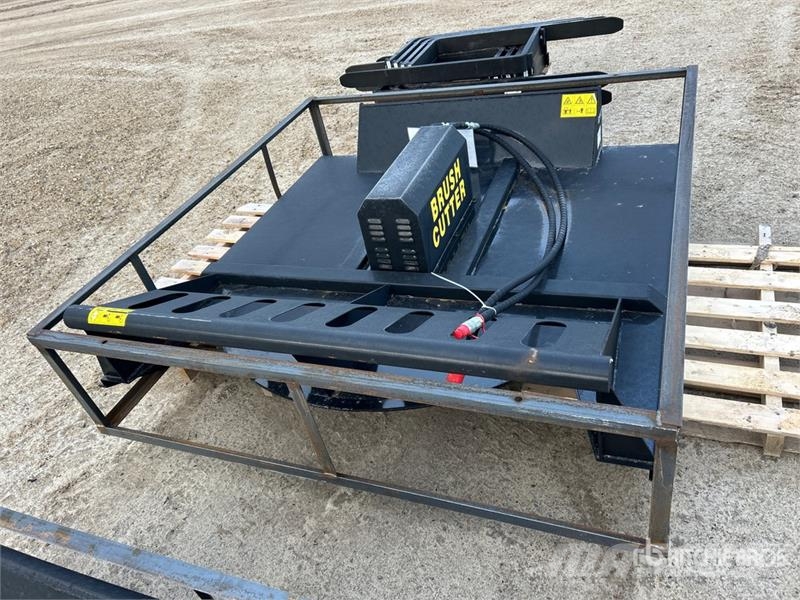 Mower King SSRC 72 in Skid Steer Brush Cutter (Unu Monterade och påhängda gräsklippare
