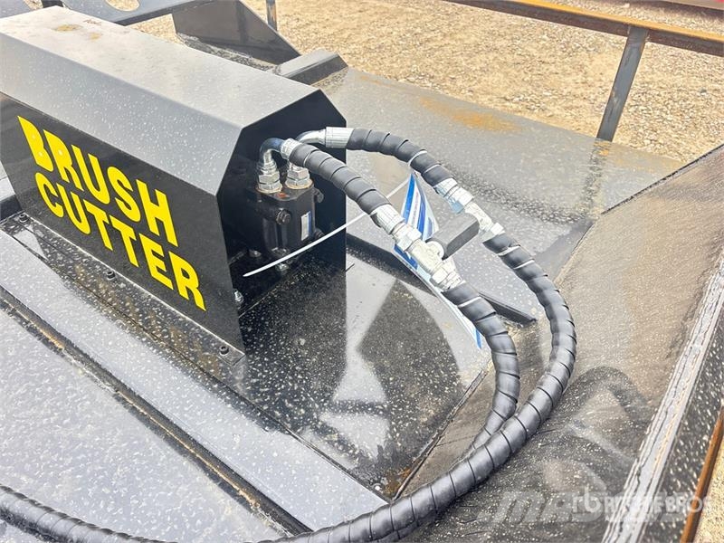  Mower King SSRC 72 in Skid Steer Brush Cutter (Unu Sekačky namontované a tažené