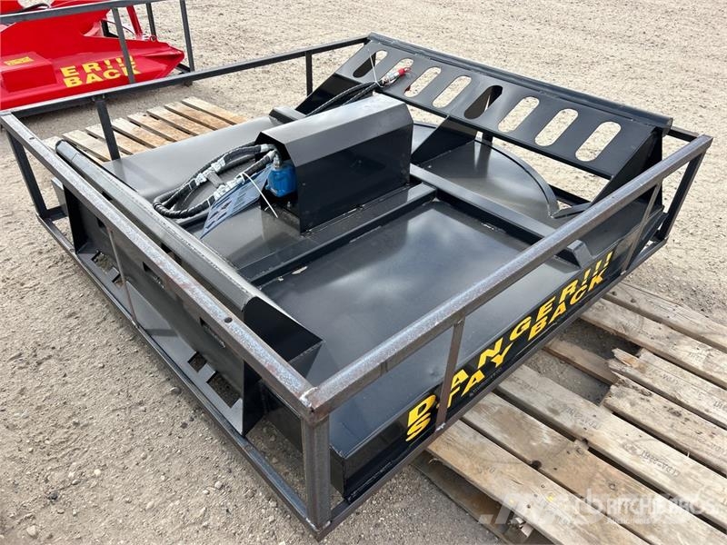 Mower King SSRC 72 in Skid Steer Brush Cutter (Unu 牽引式モア/芝刈り機