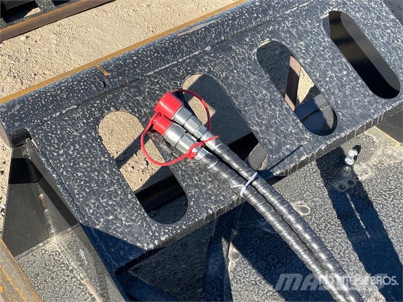 Mower King SSRC 72 in Skid Steer Brush Cutter (Unu Cortadores de relva montados e rebocados