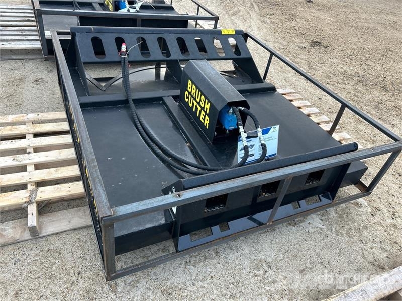 Mower King SSRC 72 in Skid Steer Brush Cutter (Unu Monterade och påhängda gräsklippare