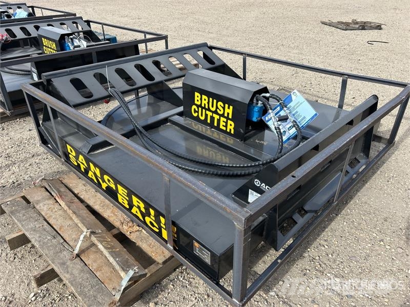 Mower King SSRC 72 in Skid Steer Brush Cutter (Unu 牽引式モア/芝刈り機