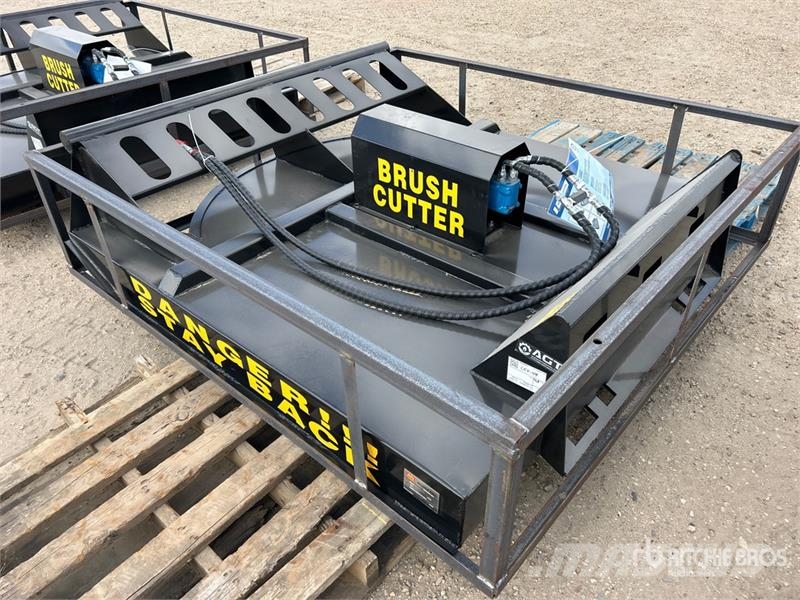 Mower King SSRC 72 in Skid Steer Brush Cutter (Unu 牽引式モア/芝刈り機