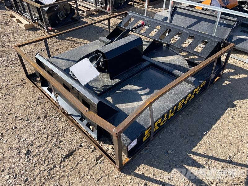 Mower King SSRC 72 in Skid Steer Brush Cutter (Unu Cortadores de relva montados e rebocados