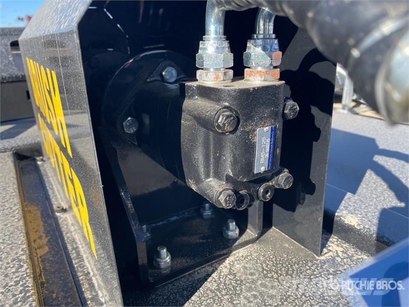 Mower King SSRC 72 in Skid Steer Brush Cutter (Unu Cortadores de relva montados e rebocados