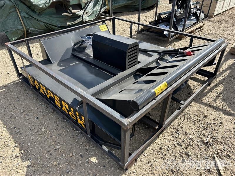 Mower King SSRC 72 in Skid Steer Brush Cutter (Unu 牽引式モア/芝刈り機