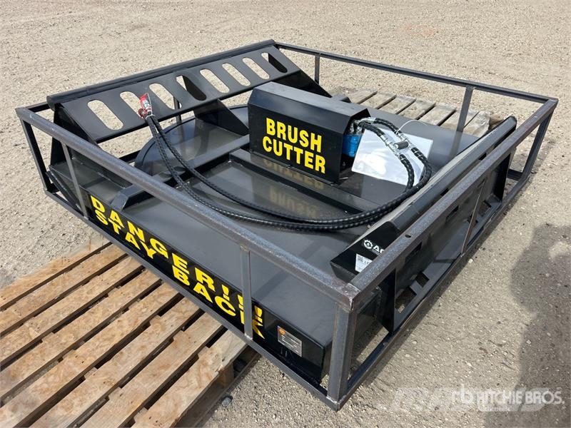 Mower King SSRC 72 in Skid Steer Brush Cutter (Unu 牽引式モア/芝刈り機