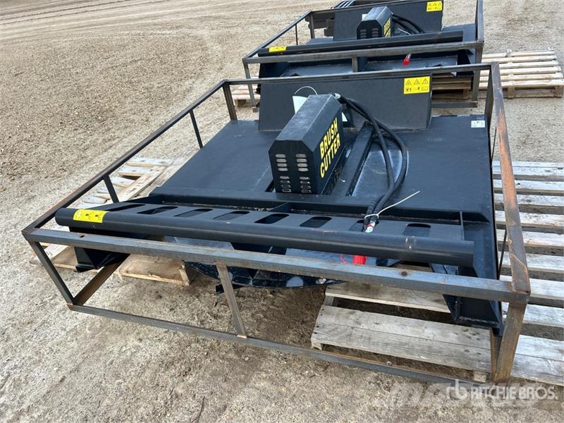 Mower King SSRC 72 in Skid Steer Brush Cutter (Unu Monterade och påhängda gräsklippare
