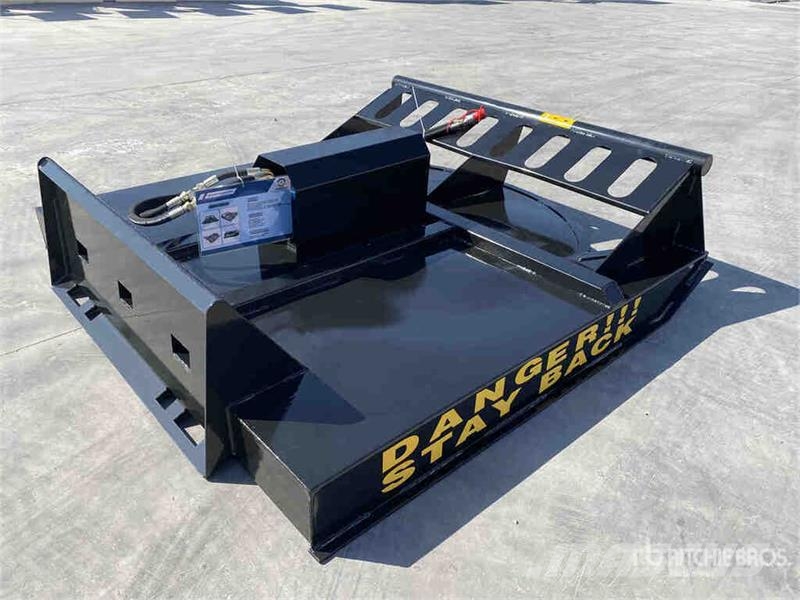Mower King SSRC 72 in Skid Steer Brush Cutter (Unu Sekačky namontované a tažené