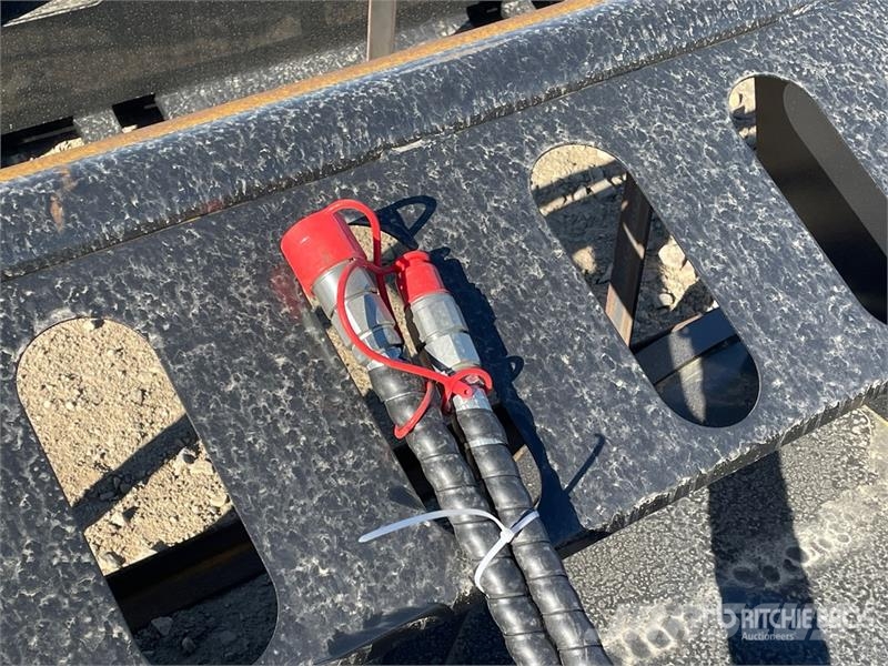 Mower King SSRC 72 in Skid Steer Brush Cutter (Unu Cortadores de relva montados e rebocados
