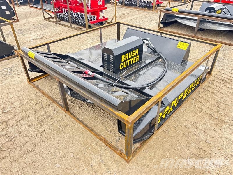 Mower King SSRC 72 in Skid Steer Brush Cutter (Unu Sekačky namontované a tažené