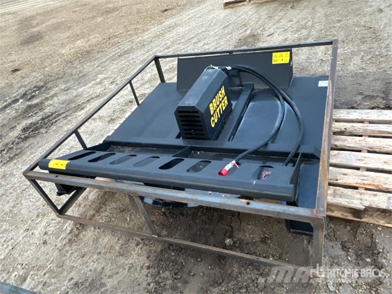 Mower King SSRC 72 in Skid Steer Brush Cutter (Unu Monterade och påhängda gräsklippare