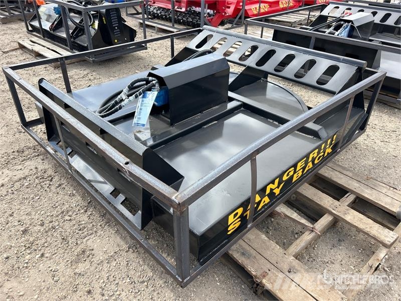 Mower King SSRC 72 in Skid Steer Brush Cutter (Unu 牽引式モア/芝刈り機