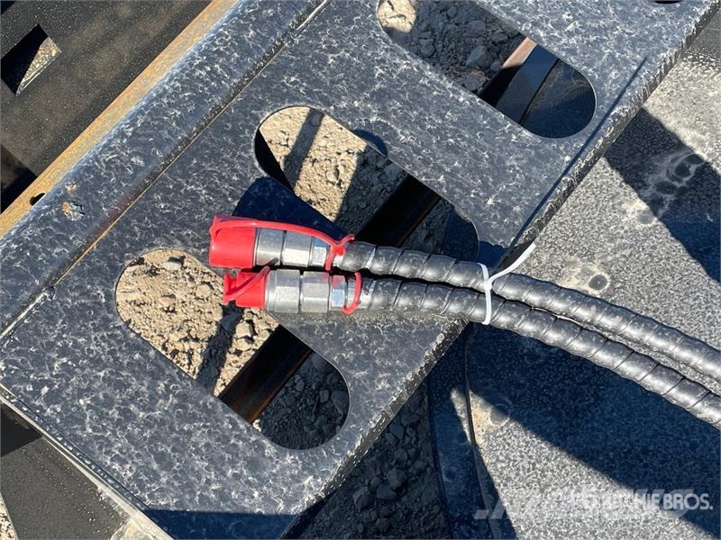 Mower King SSRC 72 in Skid Steer Brush Cutter (Unu Cortadores de relva montados e rebocados