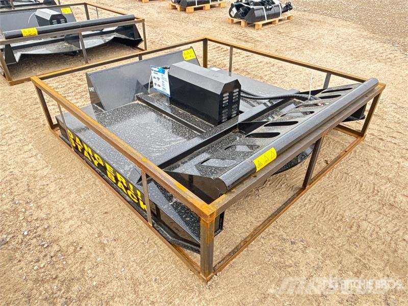 Mower King SSRC 72 in Skid Steer Brush Cutter (Unu Sekačky namontované a tažené