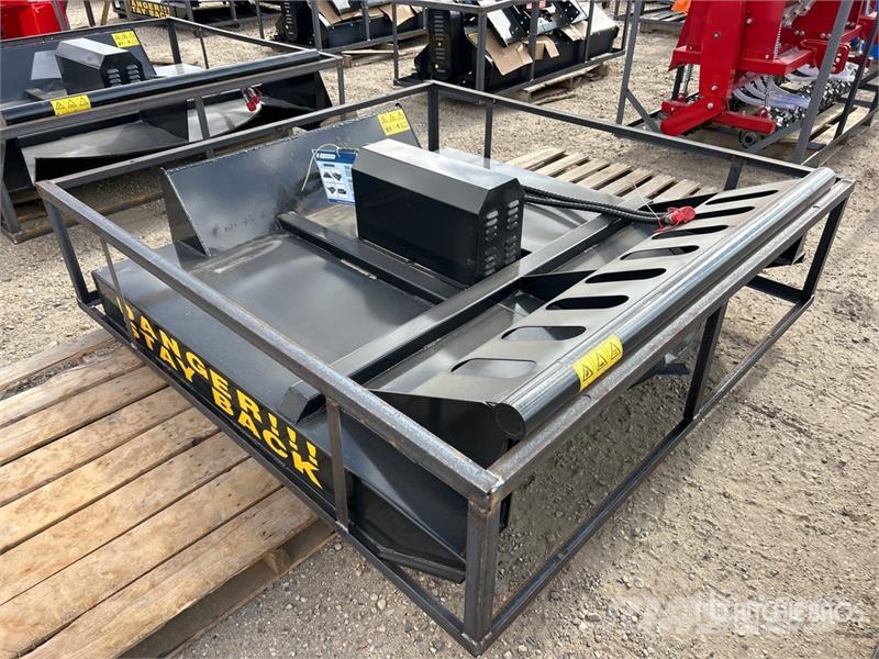 Mower King SSRC 72 in Skid Steer Brush Cutter (Unu 牽引式モア/芝刈り機