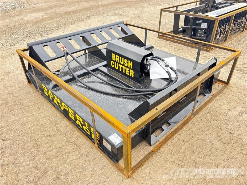 Mower King SSRC 72 in Skid Steer Brush Cutter (Unu Sekačky namontované a tažené