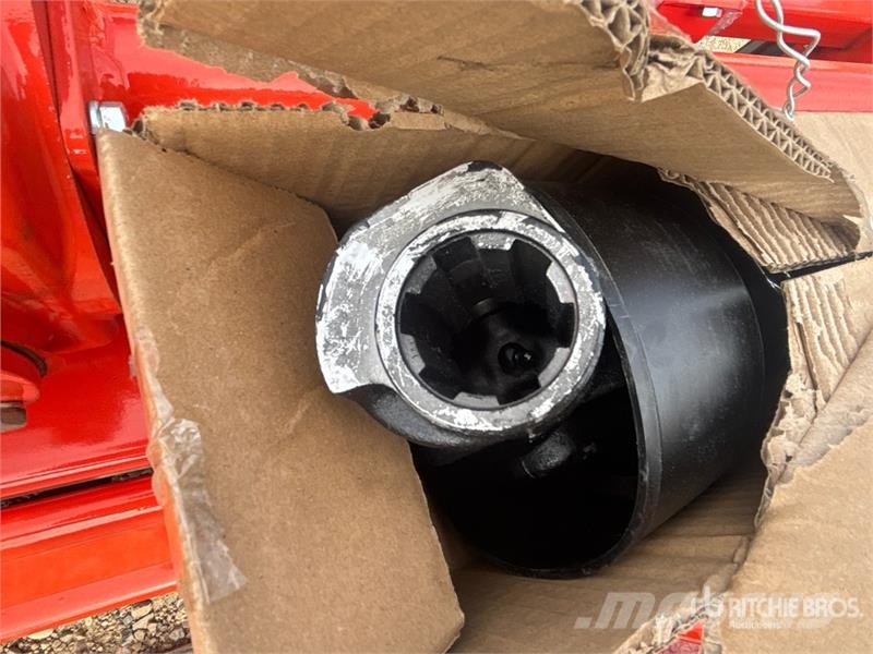 Mower King TAS-81 72 in 2-Point Rotary Tiller (Unu Såbäddsharvar och rototillers