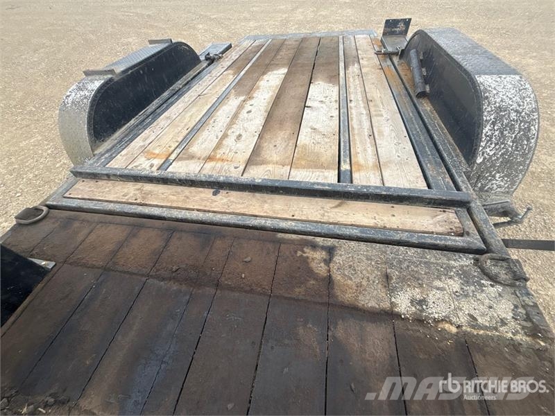 Mustang 16 ft T/A Tilt Deck Trailer Caricatore basso