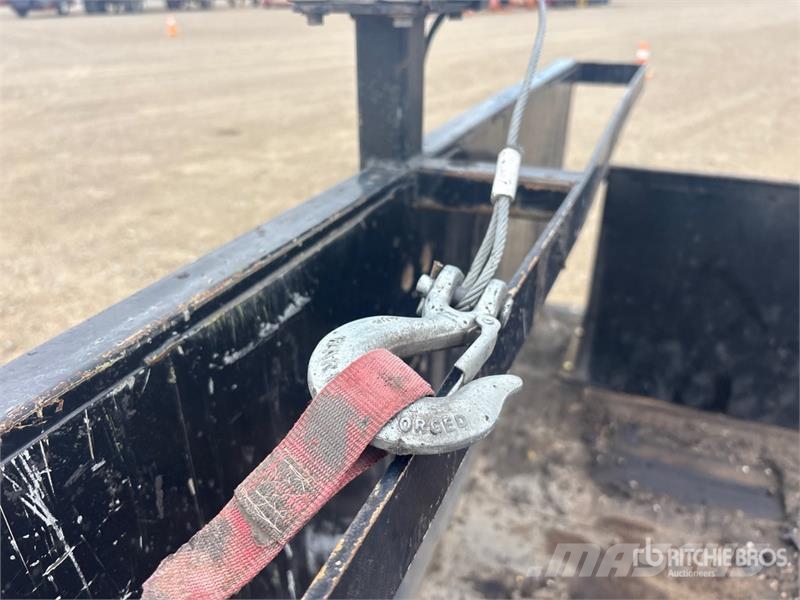 Mustang 16 ft T/A Tilt Deck Trailer Caricatore basso