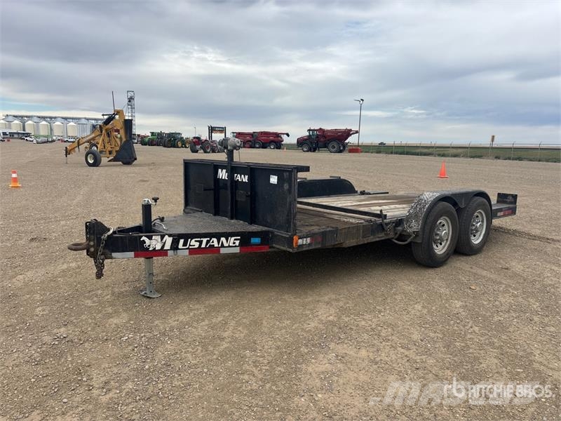 Mustang 16 ft T/A Tilt Deck Trailer Caricatore basso