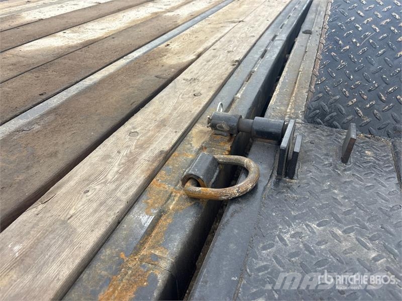 Mustang 16 ft T/A Tilt Deck Trailer Caricatore basso