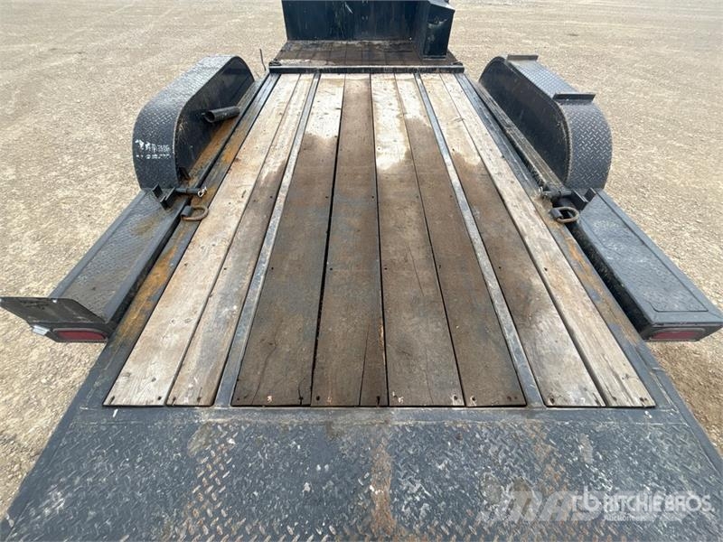 Mustang 16 ft T/A Tilt Deck Trailer Caricatore basso