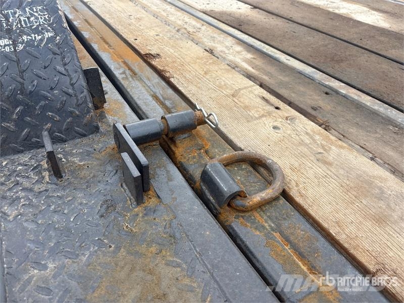Mustang 16 ft T/A Tilt Deck Trailer Caricatore basso