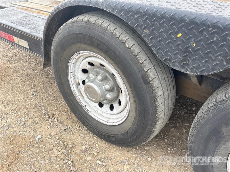 Mustang 16 ft T/A Tilt Deck Trailer Caricatore basso