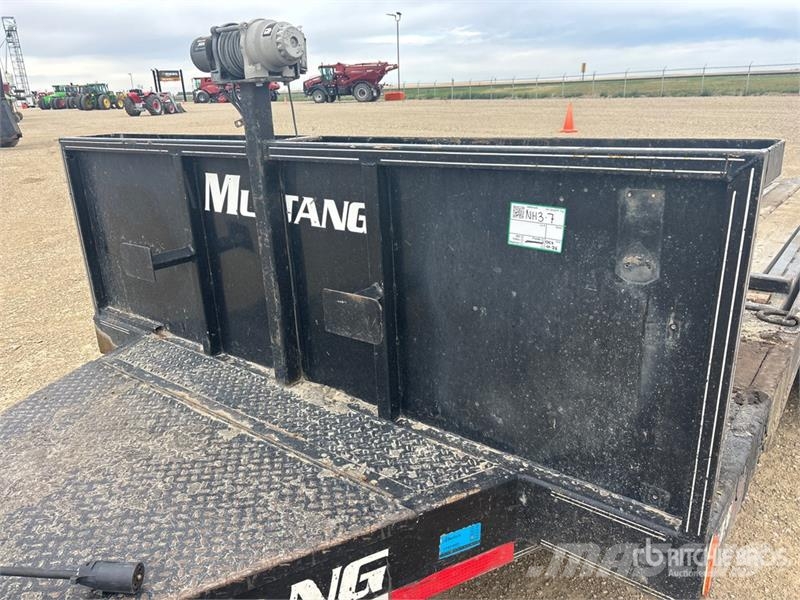 Mustang 16 ft T/A Tilt Deck Trailer Caricatore basso
