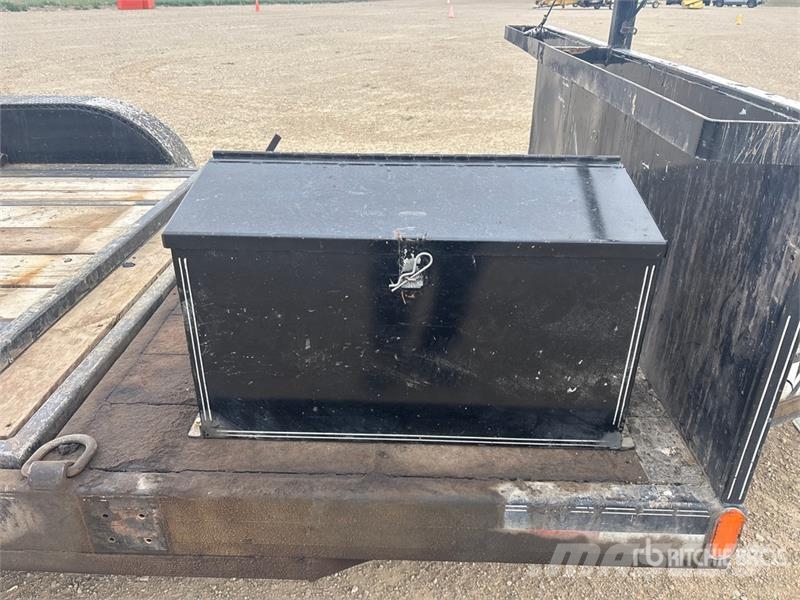 Mustang 16 ft T/A Tilt Deck Trailer Caricatore basso