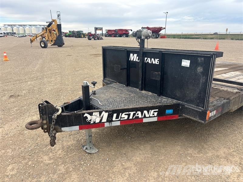 Mustang 16 ft T/A Tilt Deck Trailer Caricatore basso