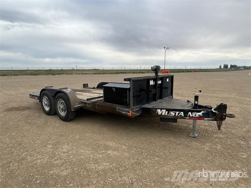 Mustang 16 ft T/A Tilt Deck Trailer Caricatore basso