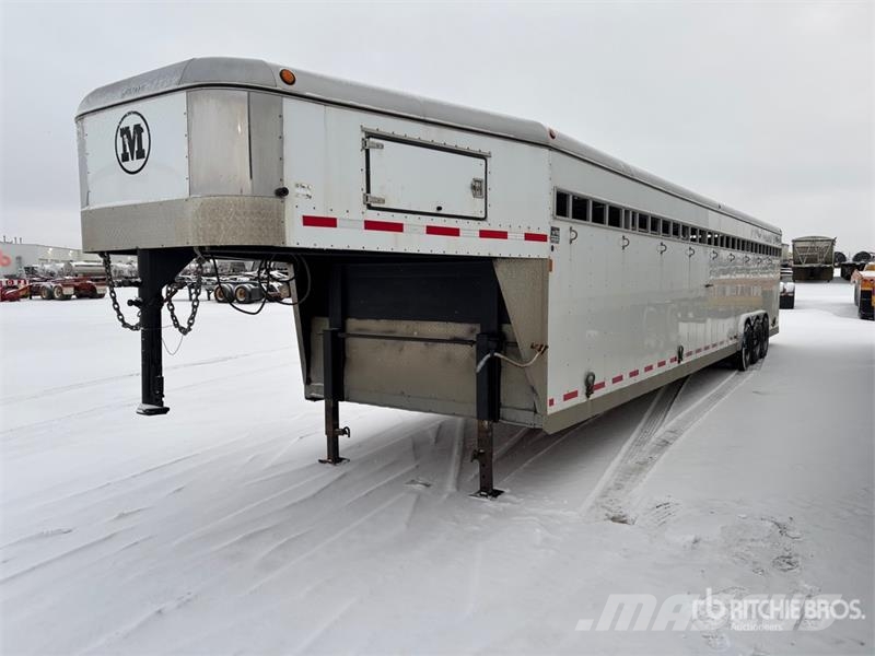 Mustang GL-280X33 38 ft Tri/A Livestock Trailer Трейлери для транспортування тварин