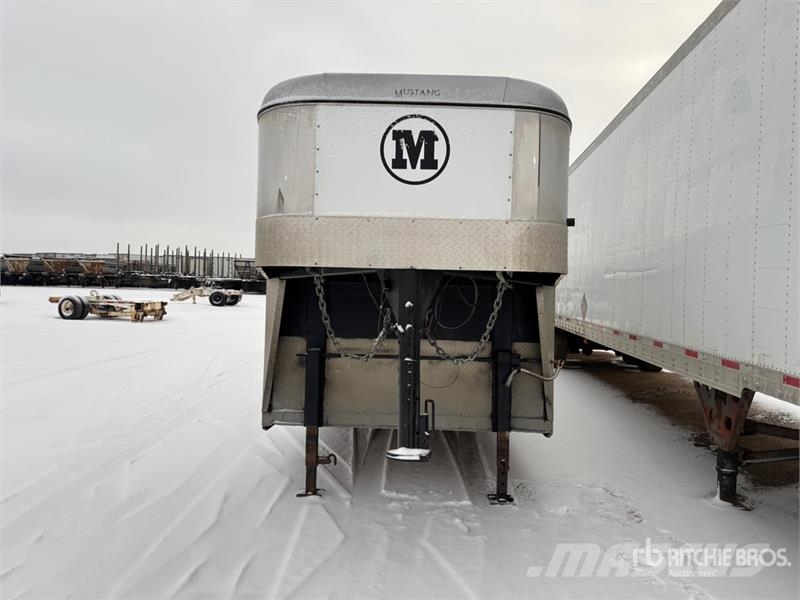 Mustang GL-280X33 38 ft Tri/A Livestock Trailer Трейлери для транспортування тварин
