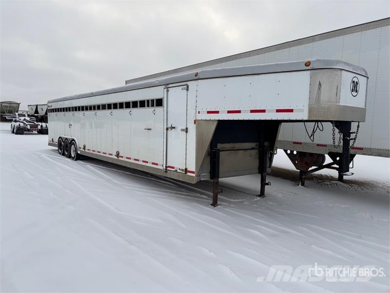 Mustang GL-280X33 38 ft Tri/A Livestock Trailer Трейлери для транспортування тварин