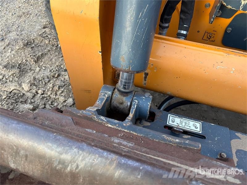 Mustang Two-Speed Skid Steer Loader 滑移轉向裝載機