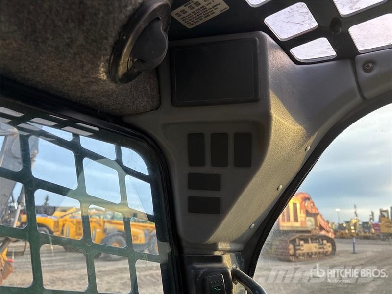 Mustang Two-Speed Skid Steer Loader 滑移轉向裝載機