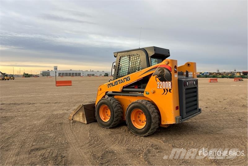Mustang Two-Speed Skid Steer Loader 滑移轉向裝載機