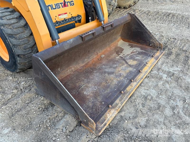 Mustang Two-Speed Skid Steer Loader 滑移轉向裝載機